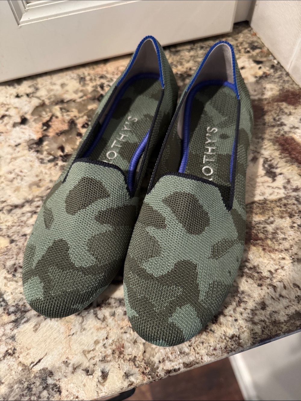 Rothys camo 6.5 flats new without tags